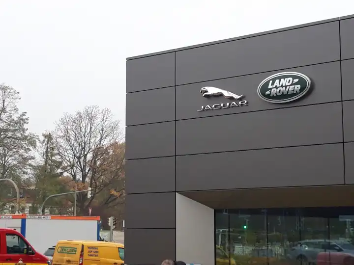 Neubau Autohaus für Landrover + Jaguar in Lübeck