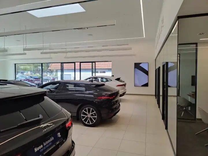 Neubau Autohaus für Landrover + Jaguar in Lübeck