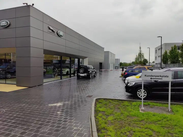 Neubau Autohaus für Landrover + Jaguar in Lübeck