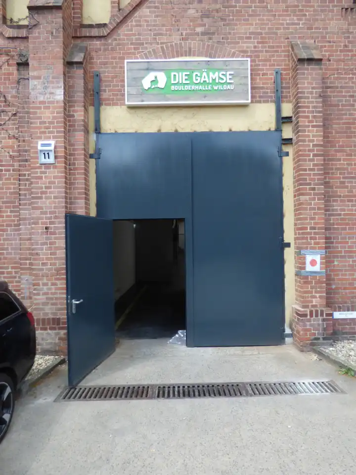 Einbau einer Boulder- und Kletterhalle in ein Industriedenkmal in Wildau Einbau einer Boulder- und Kletterhalle in ein Industriedenkmal in Wildau