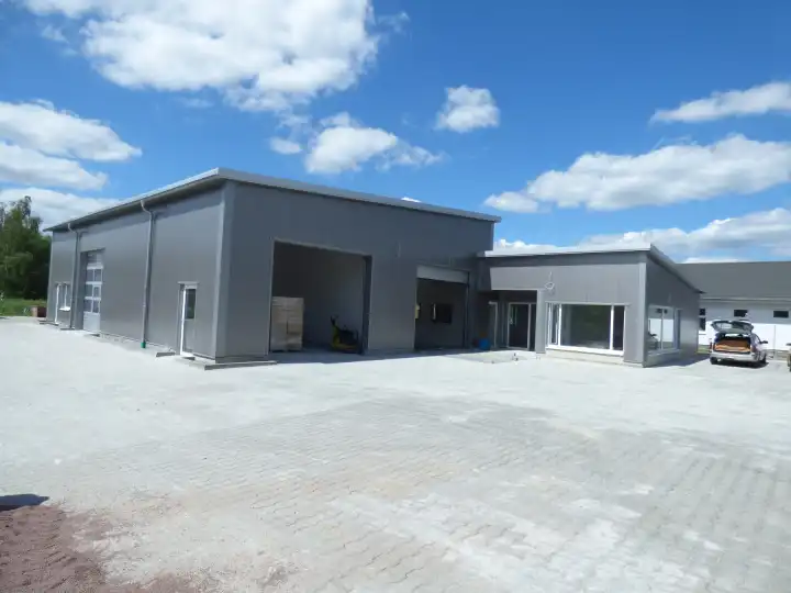 Neubau eines KFZ-Zentrums mit TÜV-Prüfstelle in Berlin-Karow Neubau eines KFZ-Zentrums mit TÜV-Prüfstelle in Berlin-Karow