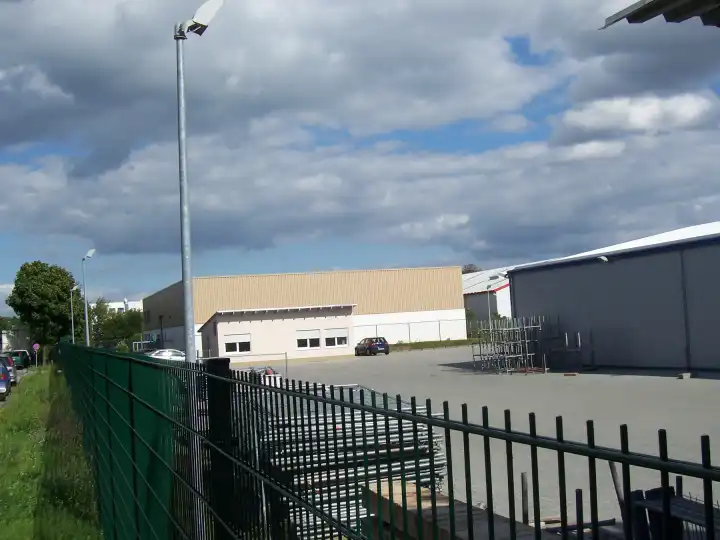 Neubau eines Lager- und Bürogebäudes mit Außenanlagen in Thyrow Neubau eines Lager- und Bürogebäudes mit Außenanlagen in Thyrow