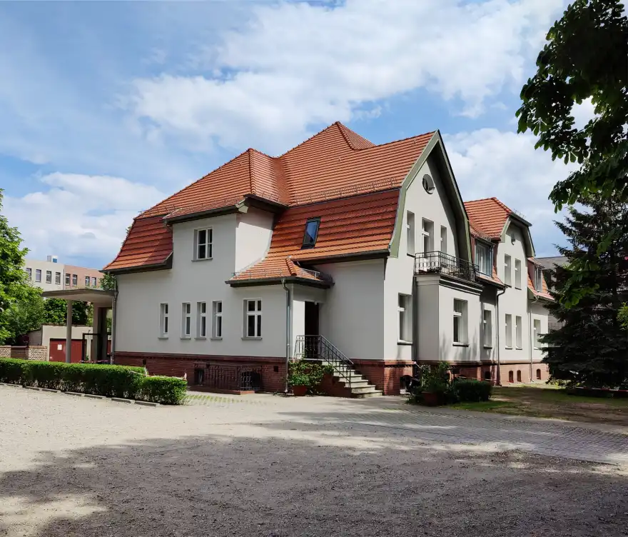 Umbau des denkmalgeschützten Doppelpfarrhauses zum kirchlichen Zentrum – Königs Wusterhausen