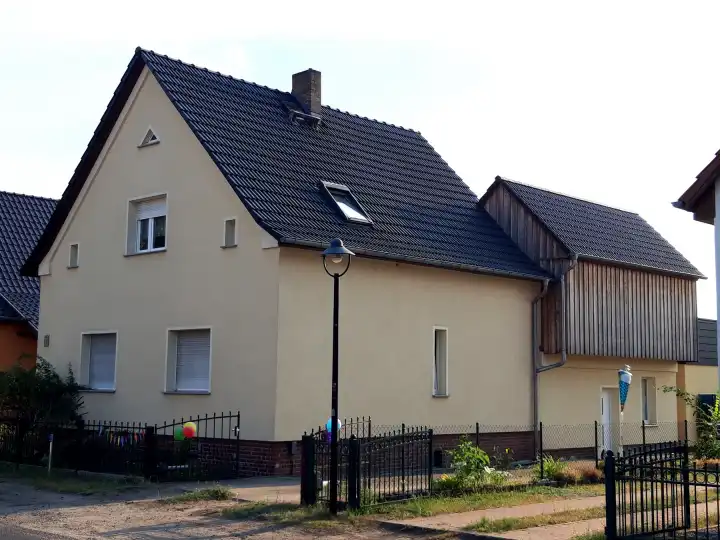 Überbauung Eingang mit einem Wohnraum, Fürstenwalde Überbauung Eingang mit einem Wohnraum, Fürstenwalde